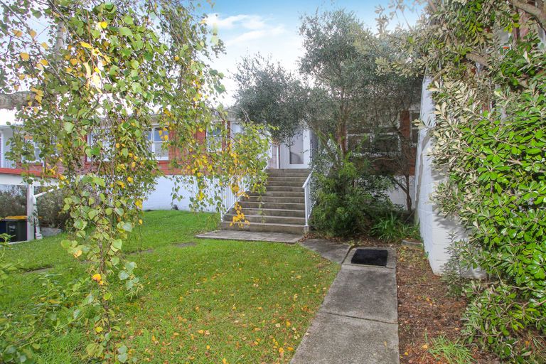 Photo of property in 2/1 Hythe Terrace, Mairangi Bay, Auckland, 0630