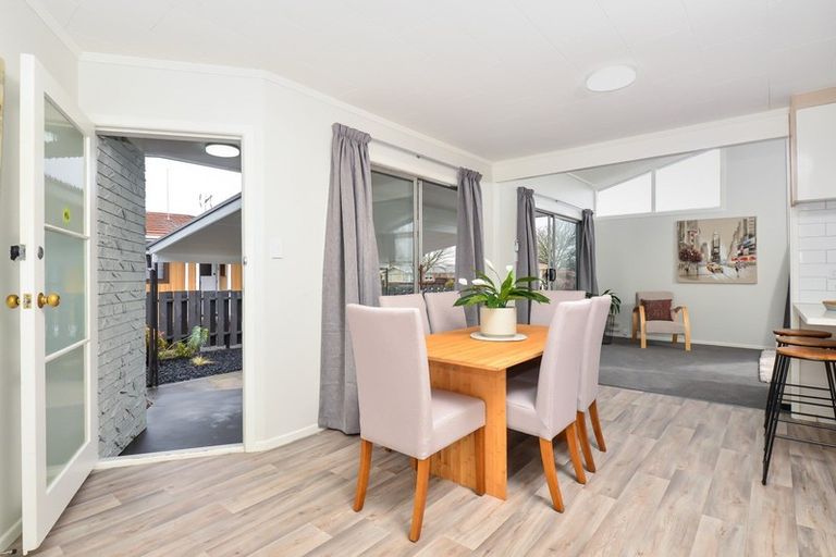 Photo of property in 10 Bremridge Place, Melville, Hamilton, 3206