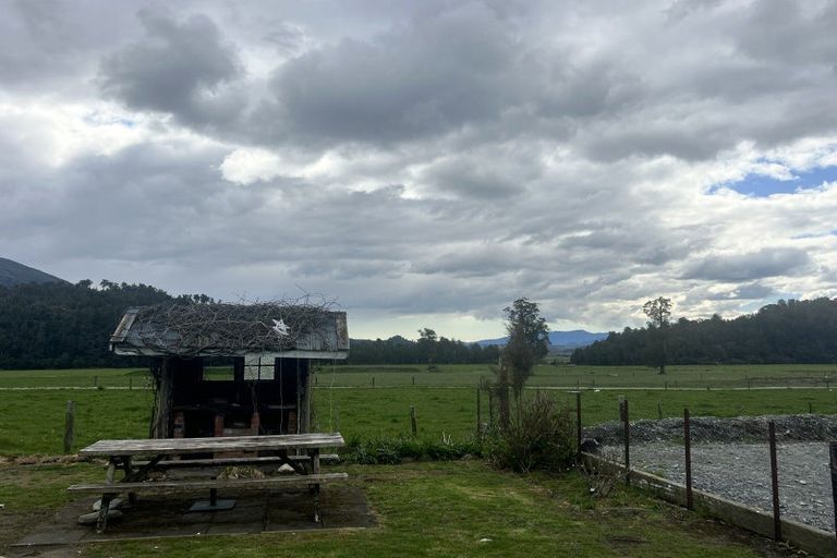 Photo of property in 1566 Lake Brunner Road, Inchbonnie, Kumara, 7875