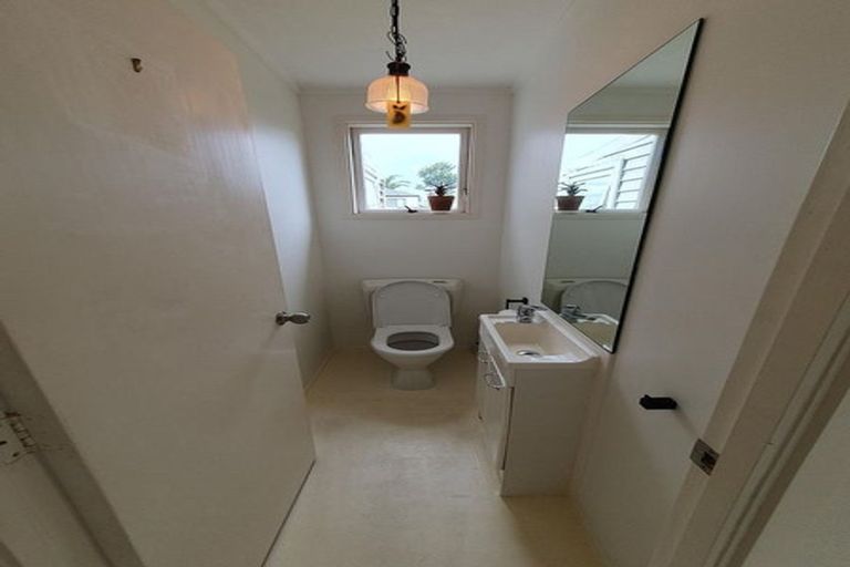 Photo of property in 28 Stanley Avenue, Milford, Auckland, 0620