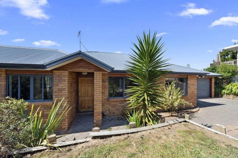 Photo of property in 57 Forest Lake Road, Forest Lake, Hamilton, 3200