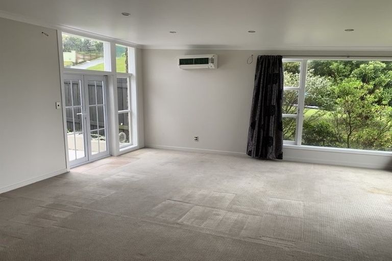 Photo of property in 105 Dowse Drive, Maungaraki, Lower Hutt, 5010