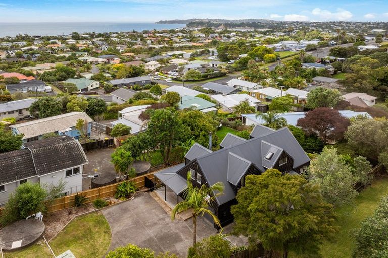 Photo of property in 6 Elliston Crescent, Stanmore Bay, Whangaparaoa, 0932