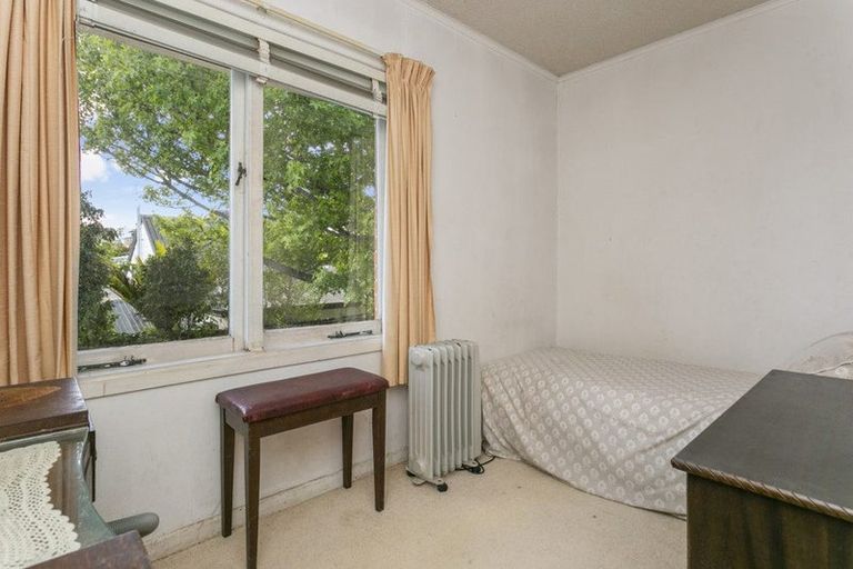 Photo of property in 27 Merriefield Avenue, Forrest Hill, Auckland, 0620