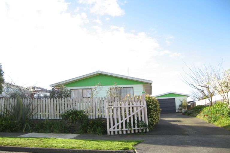 Photo of property in 36 Barton Street, Marton, 4710