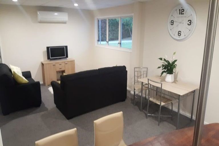 Photo of property in 21 Pyle Road West, One Tree Point, 0118