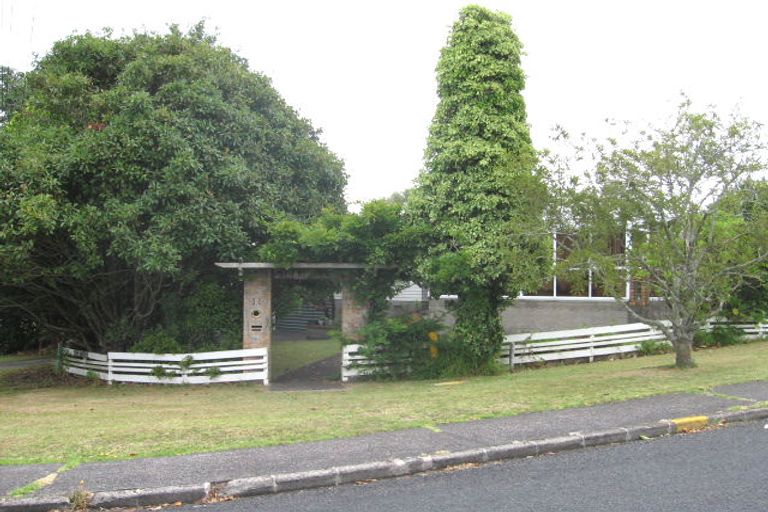 Photo of property in 11 Windy Ridge Road, Glenfield, Auckland, 0629