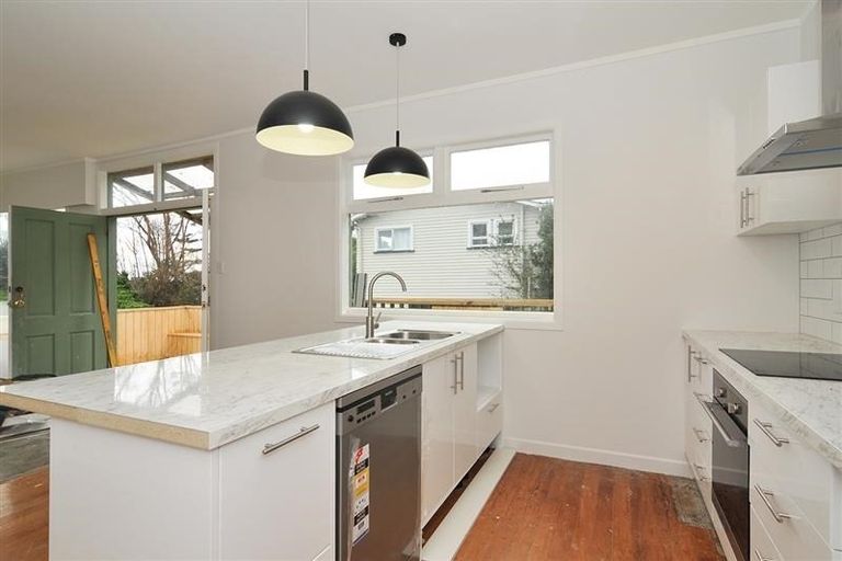 Photo of property in 50 Seddon Street, Waikanae, 5036