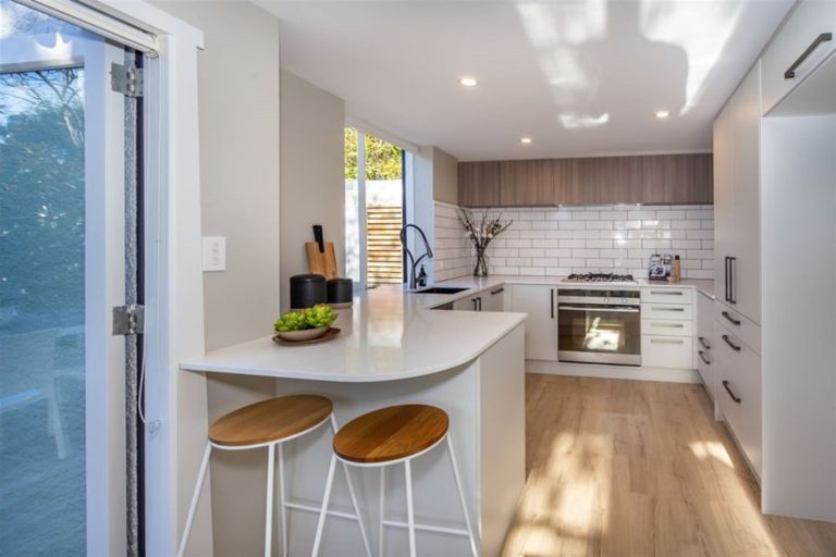 Photo of property in 66 Wilsons Road, Saint Martins, Christchurch, 8022