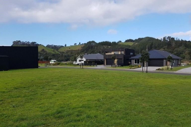 Photo of property in 5 Admiral Drive, Cooks Beach, Whitianga, 3591