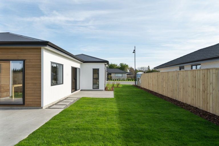 Photo of property in 8 Kakariki Crescent, Carterton, 5713