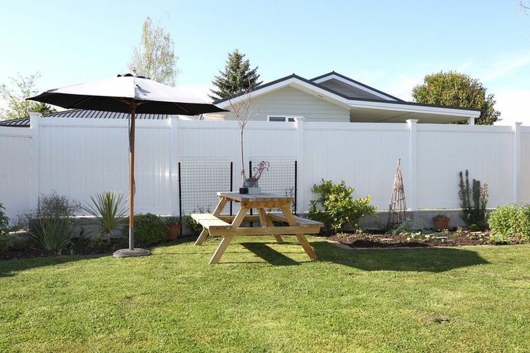 Photo of property in 73 Middle Road, Havelock North, 4130