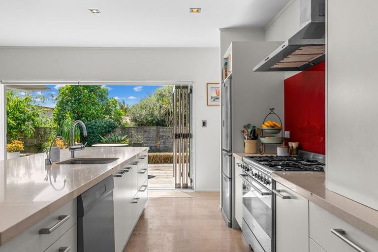 Photo of property in 8 Grove Road, Mangawhai Heads, Mangawhai, 0505