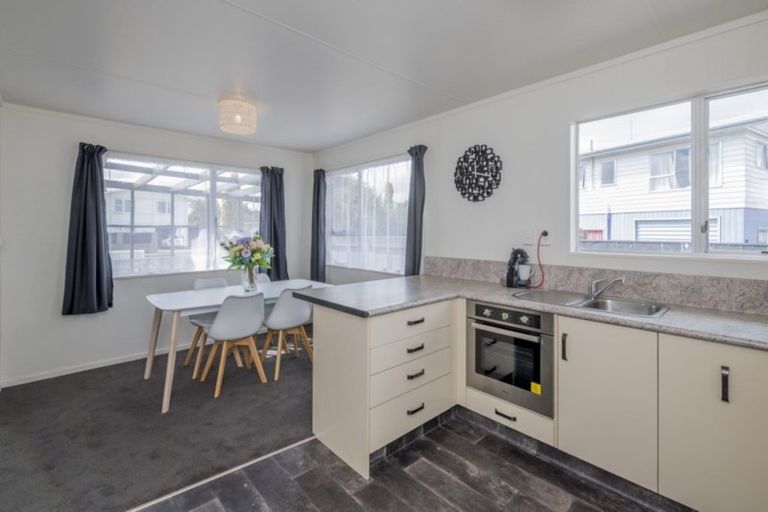 Photo of property in 21 Charles Street, Levin, 5510