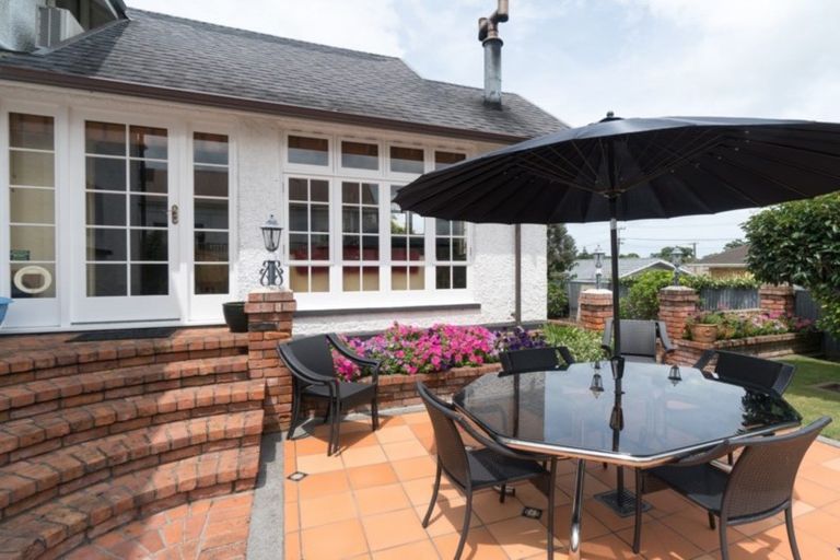 Photo of property in 13 Victoria Street, Hawera, 4610