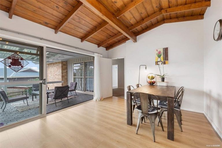 Photo of property in 1 Fowey Avenue, Te Atatu South, Auckland, 0610