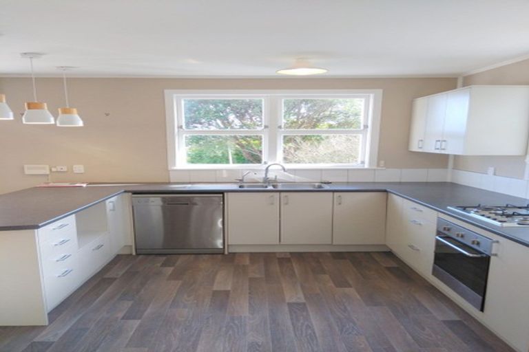 Photo of property in 62 Huatoki Street, Vogeltown, New Plymouth, 4310