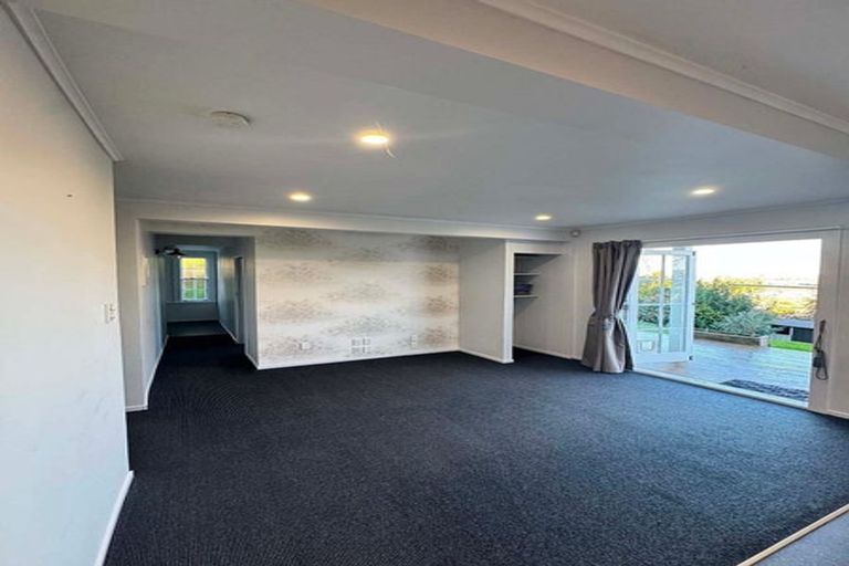 Photo of property in 103 Luckens Road, West Harbour, Auckland, 0618