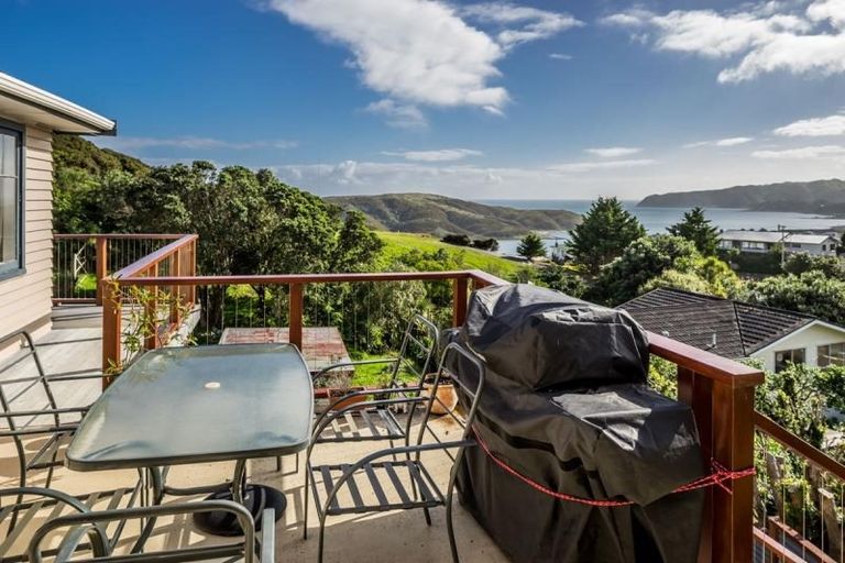 Photo of property in 8 Tirowhanga Road, Paremata, Porirua, 5024