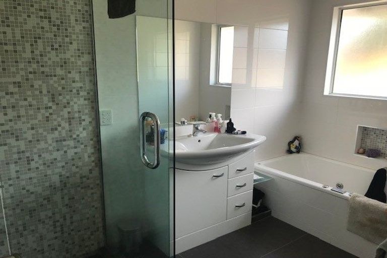 Photo of property in 12 Westpark Drive, Burnside, Christchurch, 8053