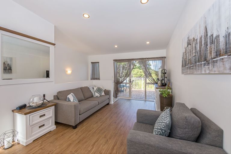 Photo of property in 1/206 Manuka Road, Bayview, Auckland, 0629