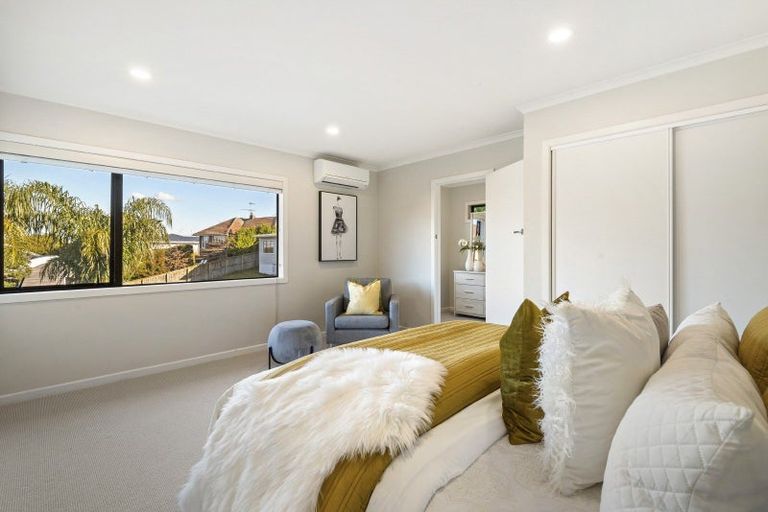 Photo of property in 43 Forrest Hill Road, Milford, Auckland, 0620