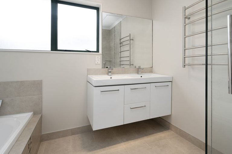 Photo of property in 30 Bushlands Park Drive, Albany, Auckland, 0632