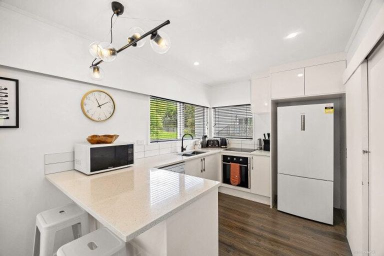 Photo of property in 53 Cyclarama Crescent, Massey, Auckland, 0614