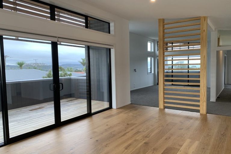 Photo of property in 6 Moffat Road, Red Beach, 0932