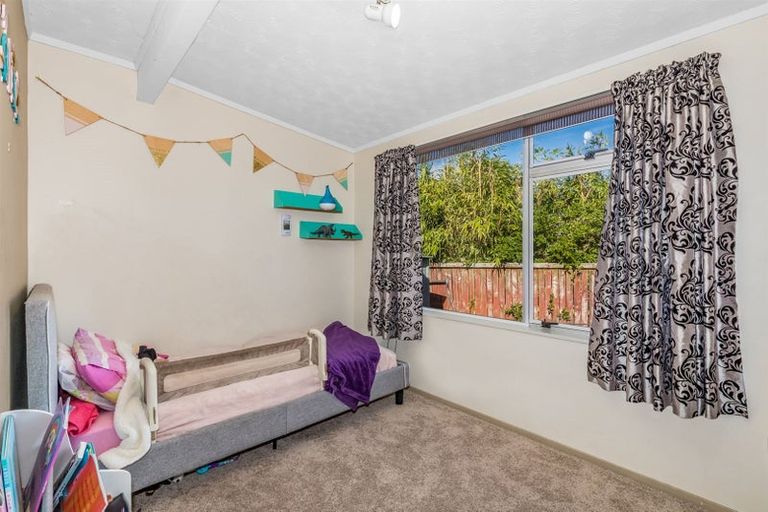 Photo of property in 32 Sombrero View, Ascot Park, Porirua, 5024