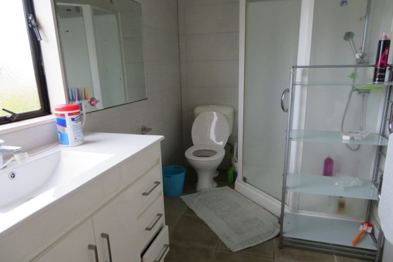 Photo of property in 1/138 East Coast Road, Forrest Hill, Auckland, 0620