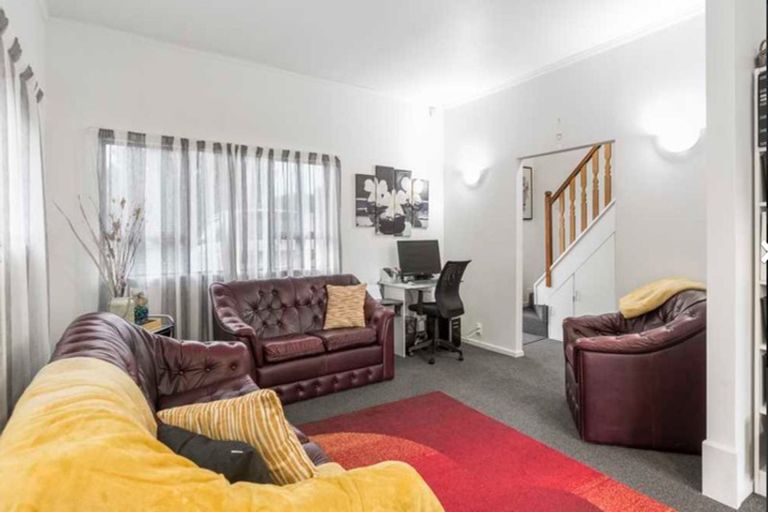 Photo of property in 1 Gails Drive, Okura, Auckland, 0792