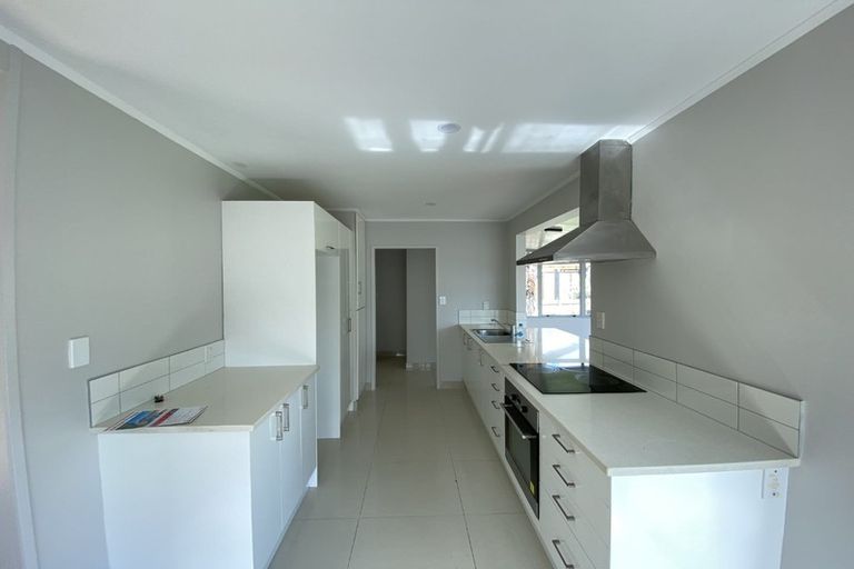 Photo of property in 31 Becker Drive, Weymouth, Auckland, 2103