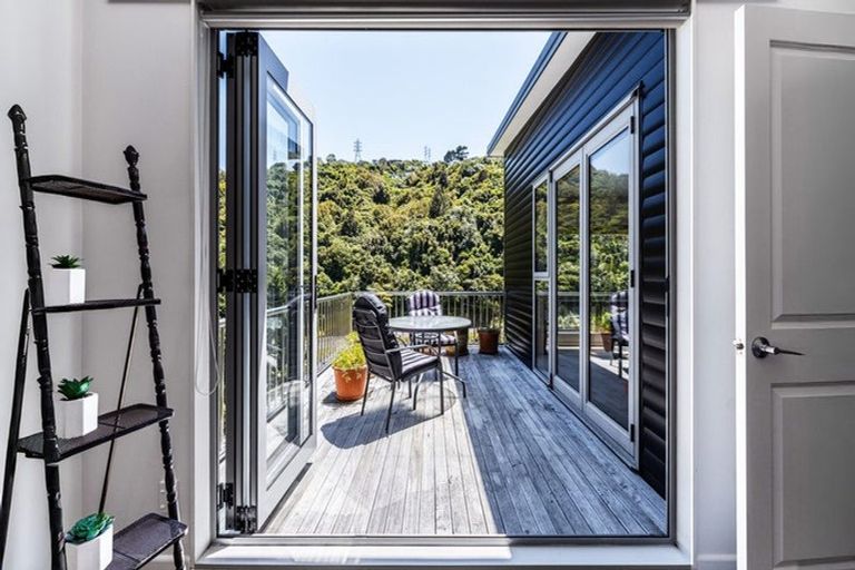 Photo of property in 2/17 Blackbridge Road, Wadestown, Wellington, 6012