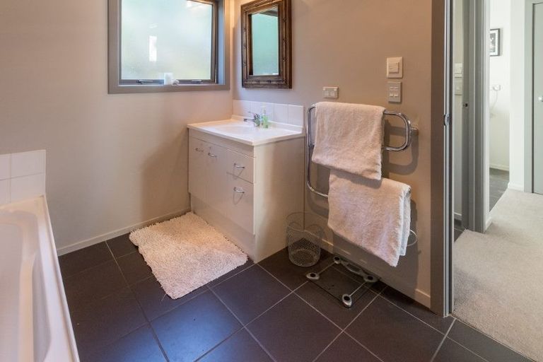 Photo of property in 124a Mataraki Place, Wanaka, 9305