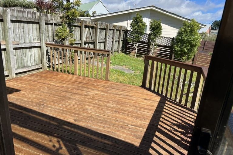 Photo of property in 41 Colchester Crescent, Newlands, Wellington, 6037