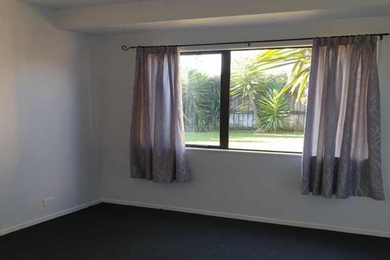 Photo of property in 12 O'sullivan Place, Waiuku, 2123