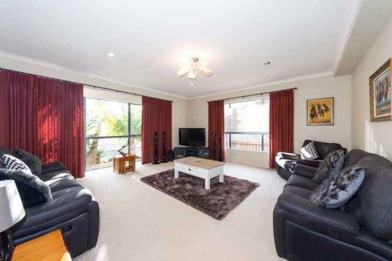 Photo of property in 56 San Marino Drive West, Henderson, Auckland, 0612