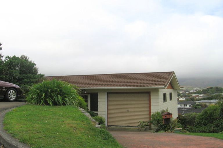 Photo of property in 5 Saint Hildas Glade, Tawa, Wellington, 5028