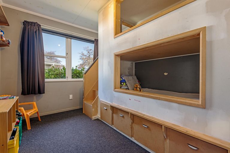 Photo of property in 22 Rhodes Drive, Kelvin Grove, Palmerston North, 4414