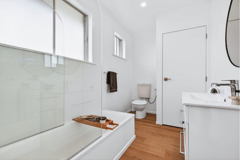 Photo of property in 1 Winston Street, Acacia Bay, Taupo, 3330