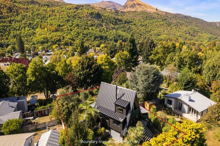 Photo of property in 13 Inverness Crescent, Arrowtown, 9302