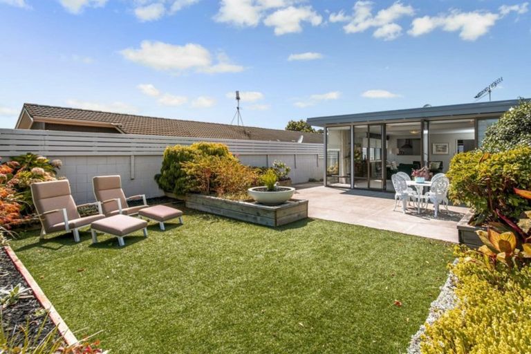 Photo of property in 2/21 Prince Regent Drive, Half Moon Bay, Auckland, 2012