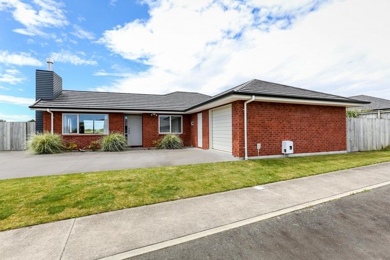 Photo of property in 14 Ryder Drive, Waiwhakaiho, New Plymouth, 4312
