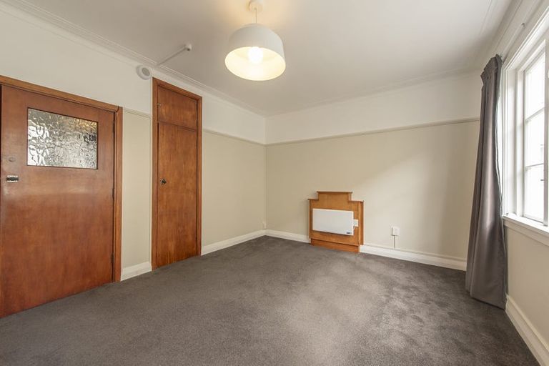 Photo of property in Ionian Flats, 123-125 Brougham Street, Mount Victoria, Wellington, 6011