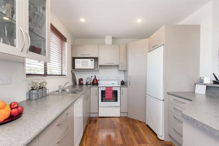 Photo of property in 15 Te Maru Place, Redwood, Christchurch, 8051