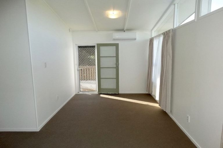 Photo of property in 28 Felgrove Street, Glendene, Auckland, 0602