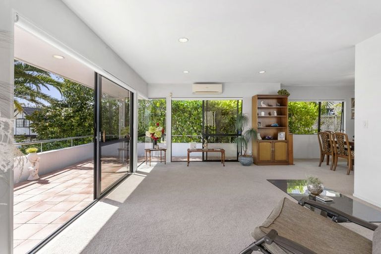 Photo of property in 15 Perendale Close, Somerville, Auckland, 2014