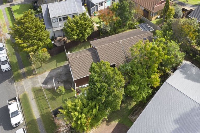 Photo of property in 37 Glennandrew Drive, Half Moon Bay, Auckland, 2012