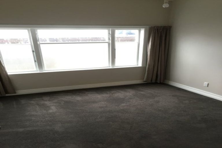 Photo of property in 122 Rongotai Road, Kilbirnie, Wellington, 6022